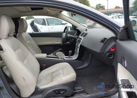 2012 Volvo C30 T5/T5 Platinum/T5 Premier Plus/T5 R-Design/T5 R-Design Platinum/T5 R-Design Premier Plus из США, поврежденный, VIN YV1672MK8C2279813